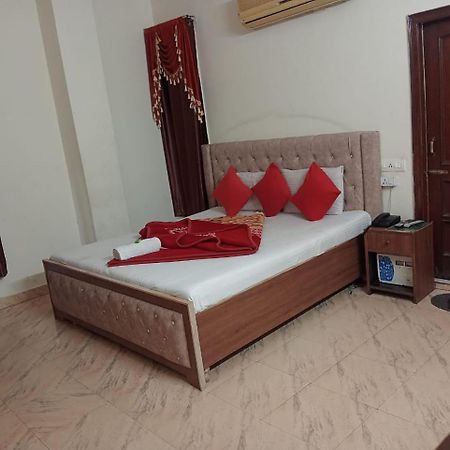 Hotel Holiday Inn Paradise Chandīgarh Esterno foto