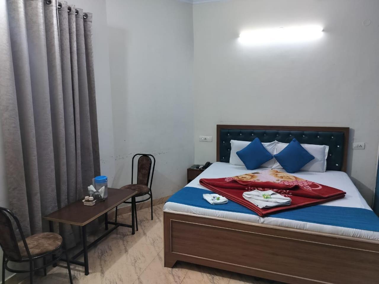 Hotel Holiday Inn Paradise Chandīgarh Esterno foto