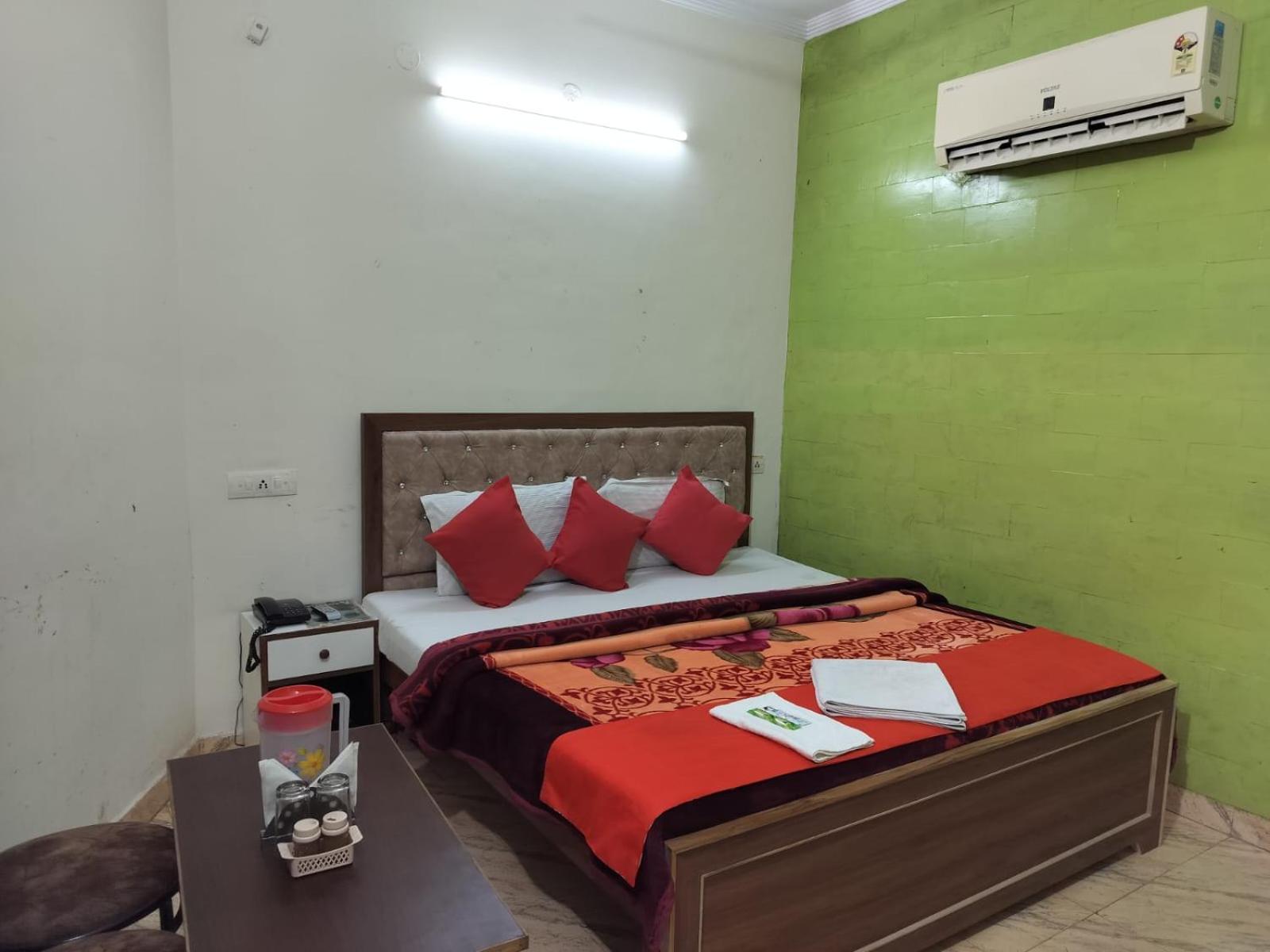 Hotel Holiday Inn Paradise Chandīgarh Esterno foto