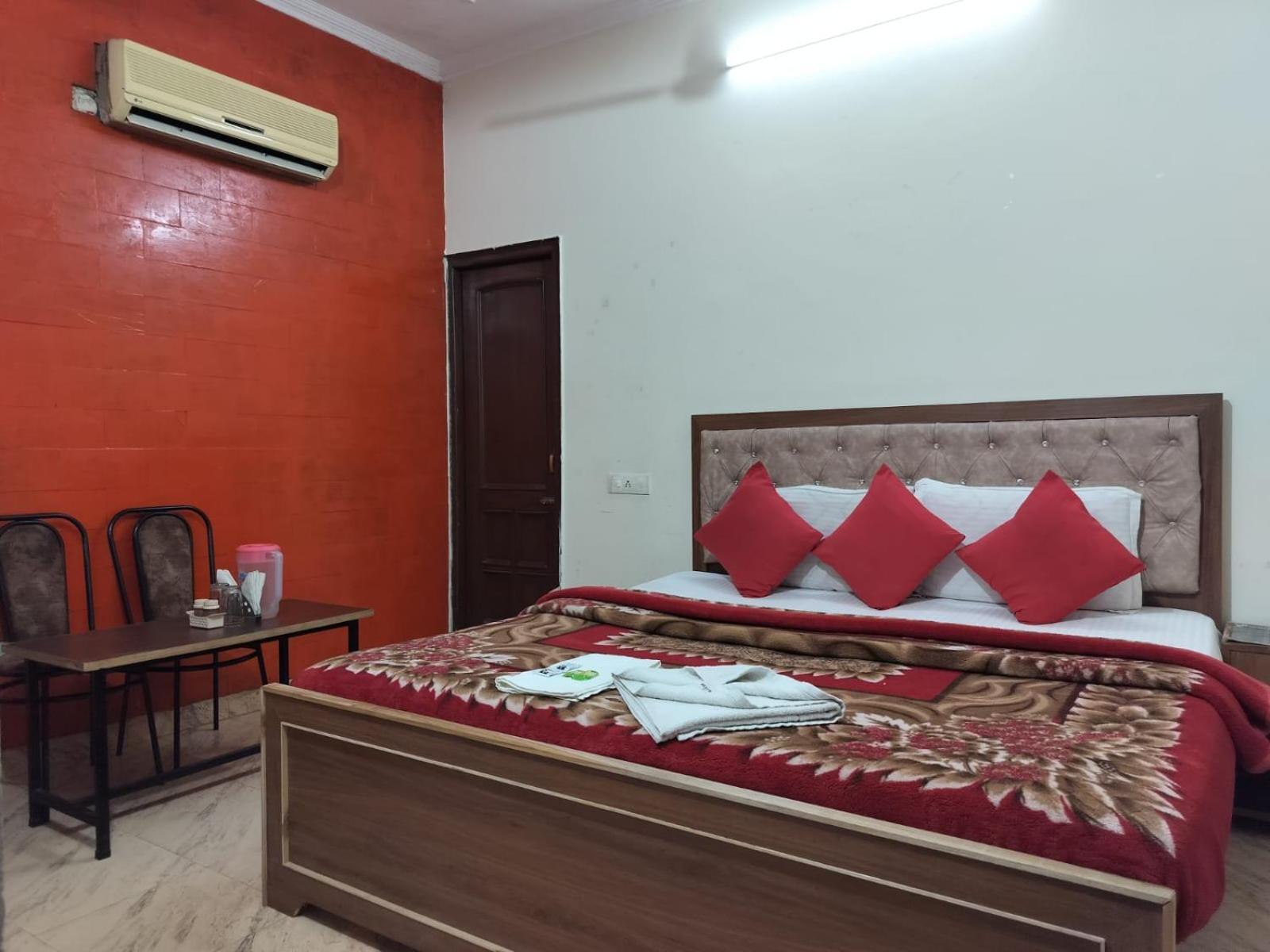 Hotel Holiday Inn Paradise Chandīgarh Esterno foto
