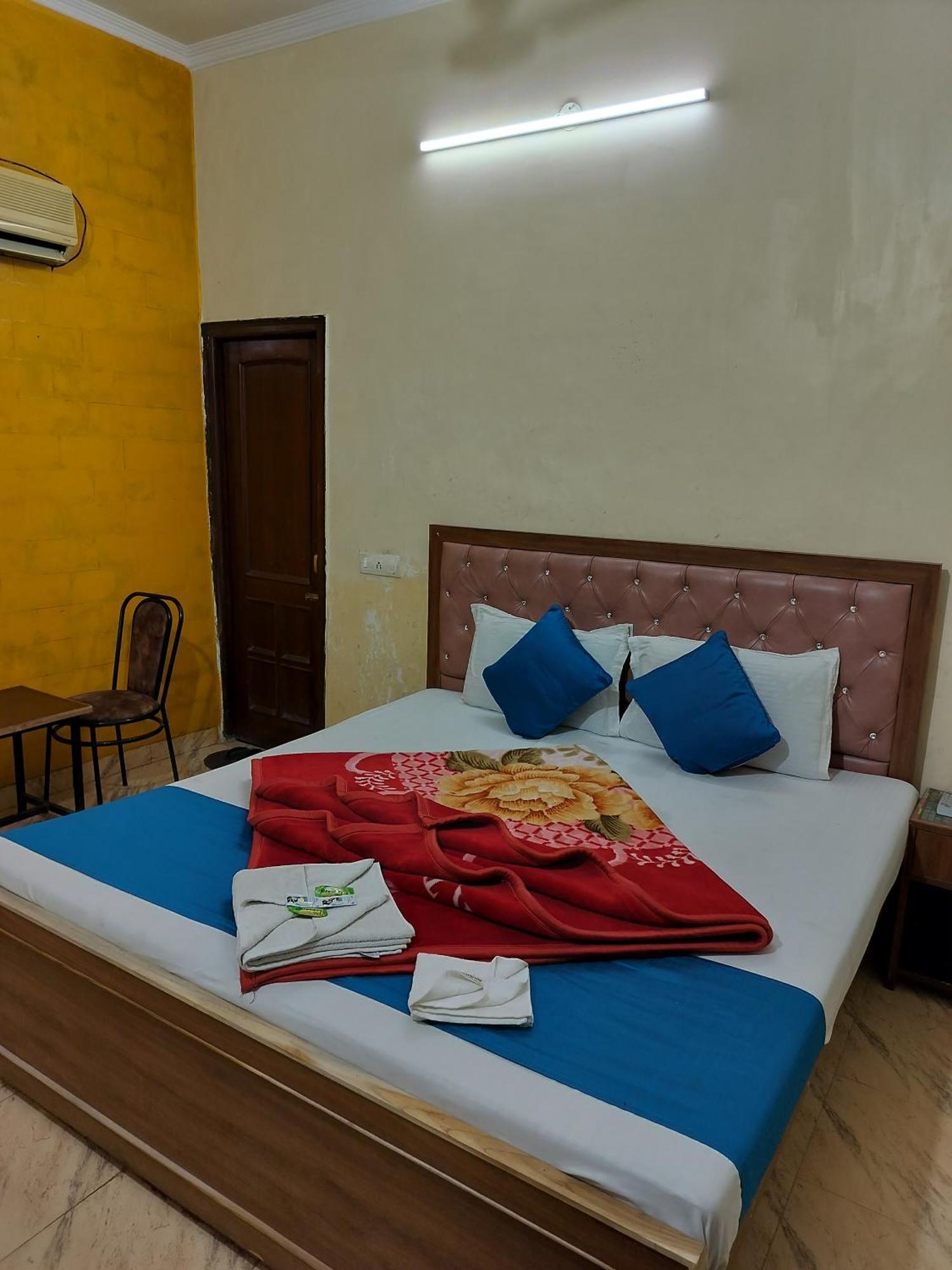 Hotel Holiday Inn Paradise Chandīgarh Esterno foto