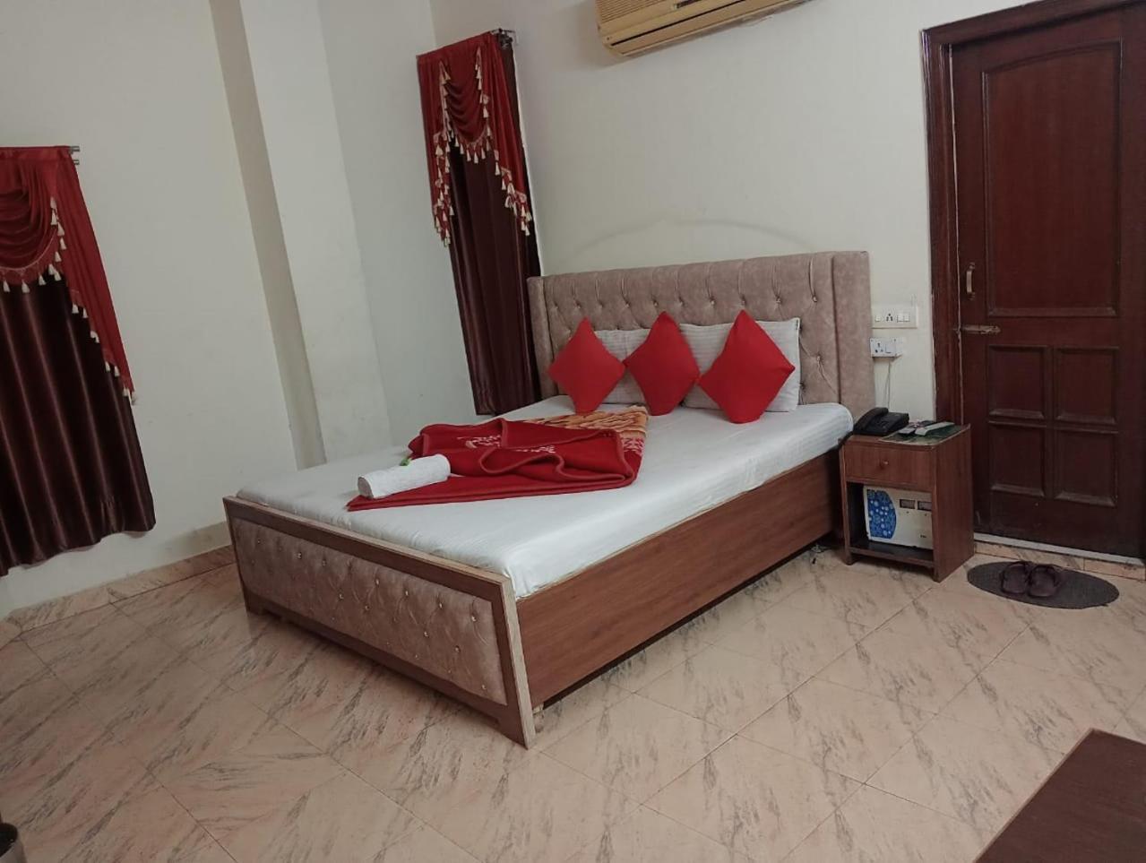 Hotel Holiday Inn Paradise Chandīgarh Esterno foto