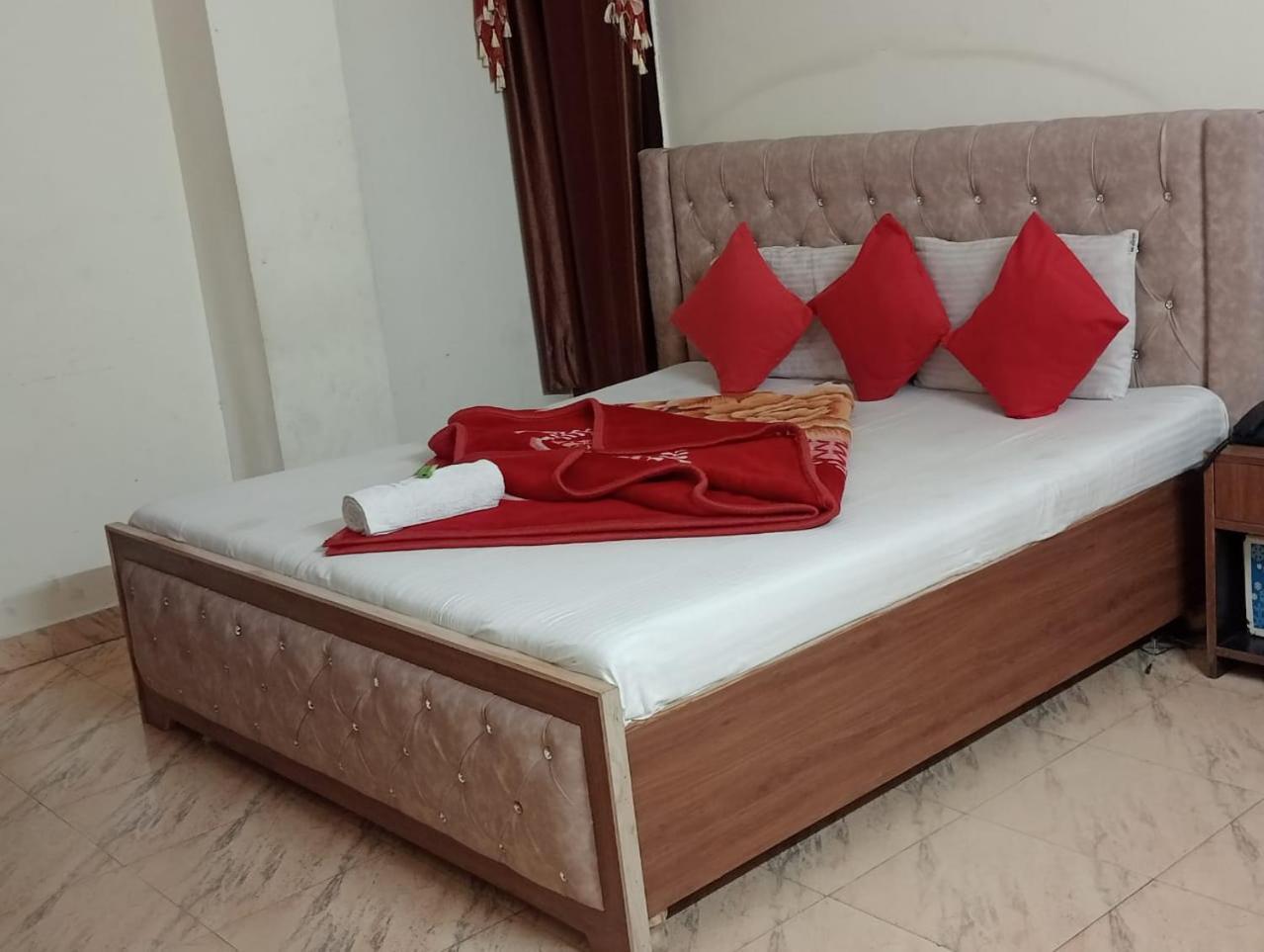 Hotel Holiday Inn Paradise Chandīgarh Esterno foto