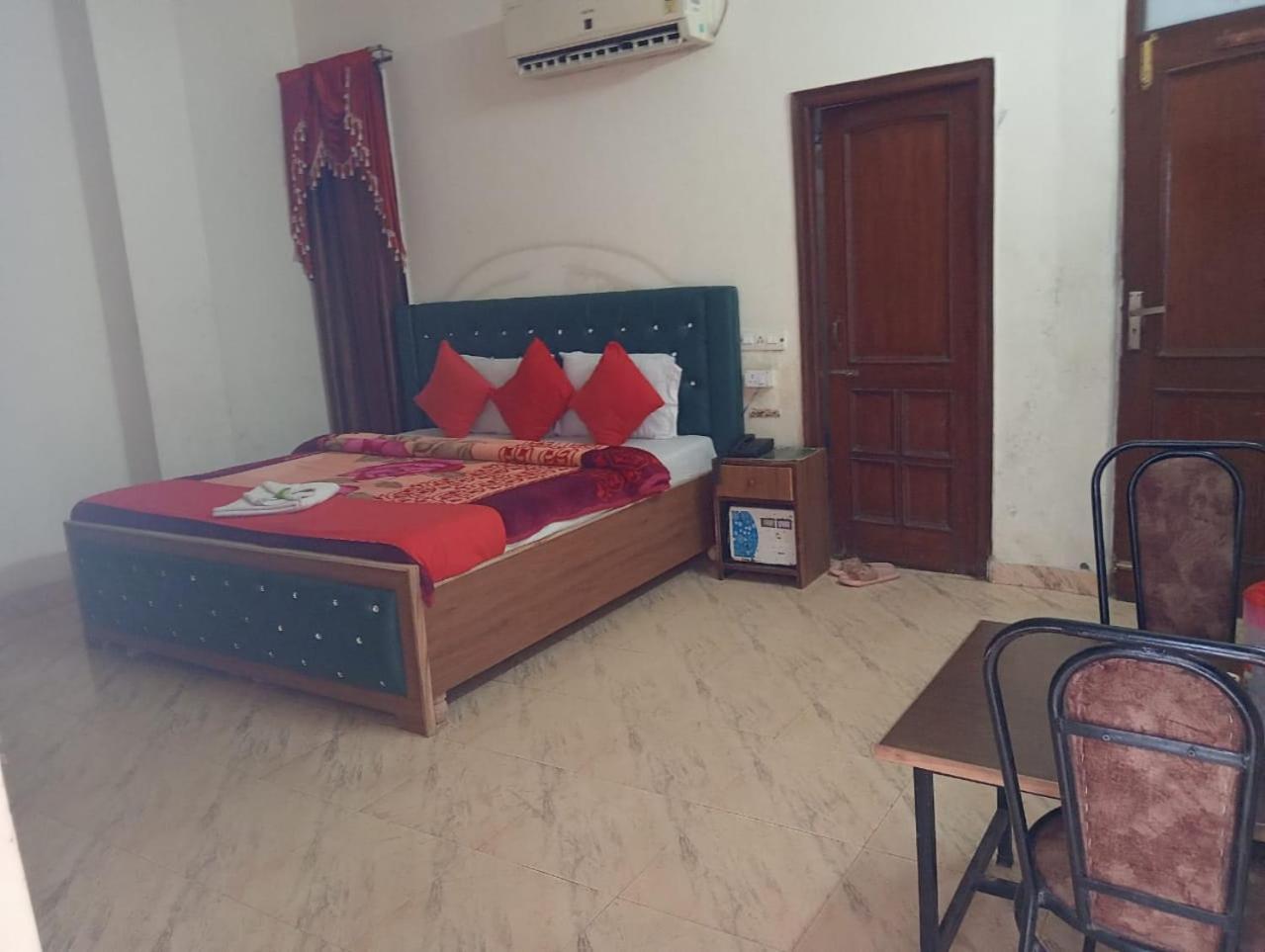 Hotel Holiday Inn Paradise Chandīgarh Esterno foto