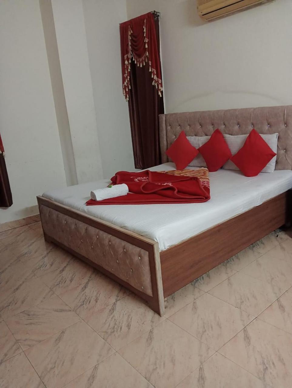Hotel Holiday Inn Paradise Chandīgarh Esterno foto